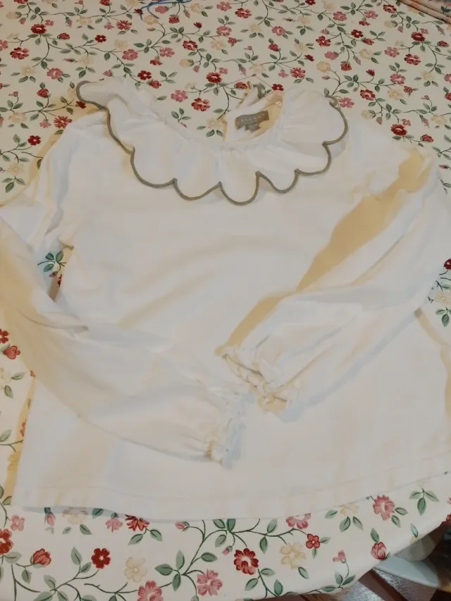 Camisa niña cuello volante