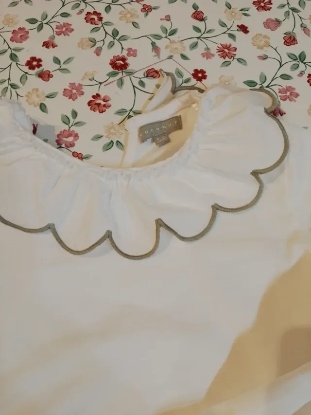 Camisa niña cuello volante