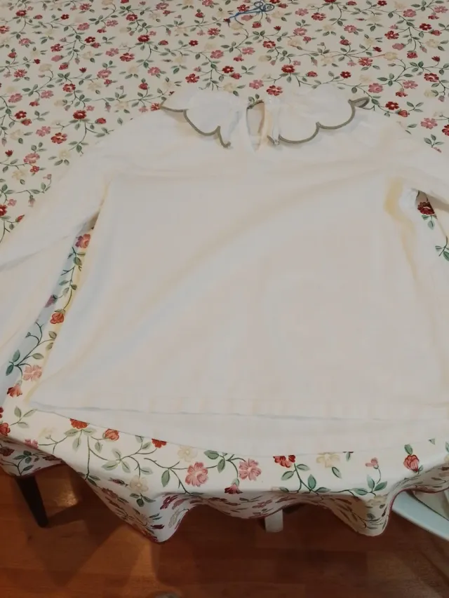 Camisa niña cuello volante