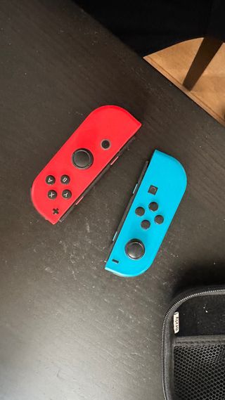 Nintendo Switch+mandos+MicroSD+funda+extras