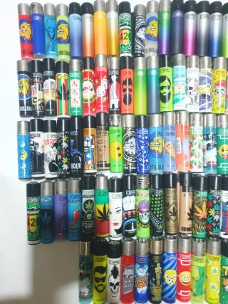 106 accendini Clipper assortiti con torre  2 piani