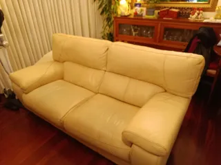 Sofá de piel blanco roto 1,95m X 1m.