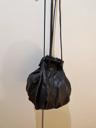 Bolso saco piel marrón Cortefiel