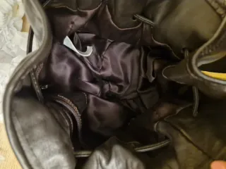 Bolso saco piel marrón Cortefiel