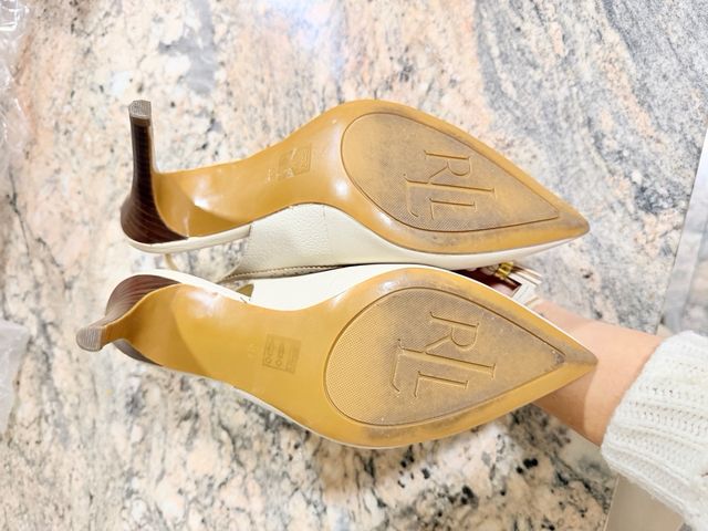 Zapatos de tacón Ralph Lauren blancos y dorados