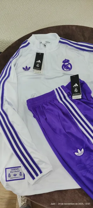 Chándal  Blanco y Morado