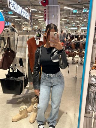 Pantalón Stradivarius brillos delantero