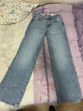 Pantalón Stradivarius brillos delantero