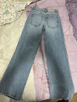 Pantalón Stradivarius brillos delantero