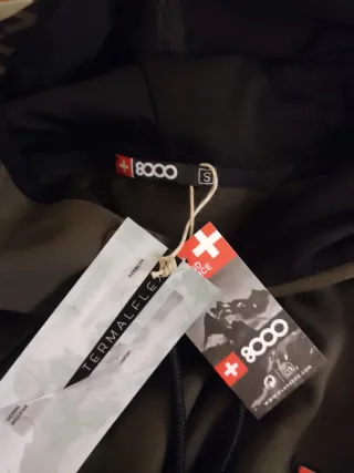 Sudadera verde con capucha