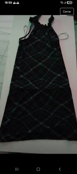 Vestido negro con cuello halter