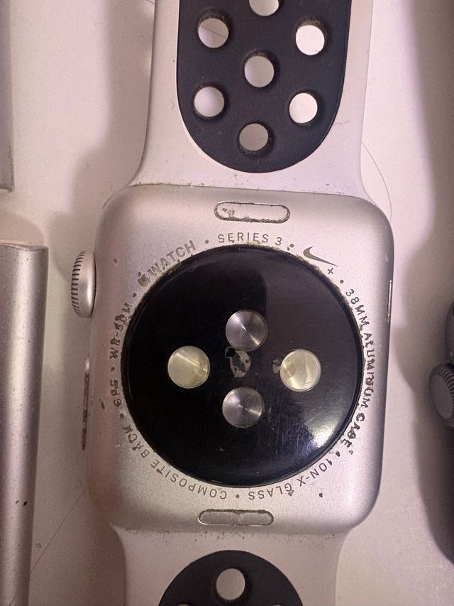 Lote Apple: due iWatch e 2 iPod