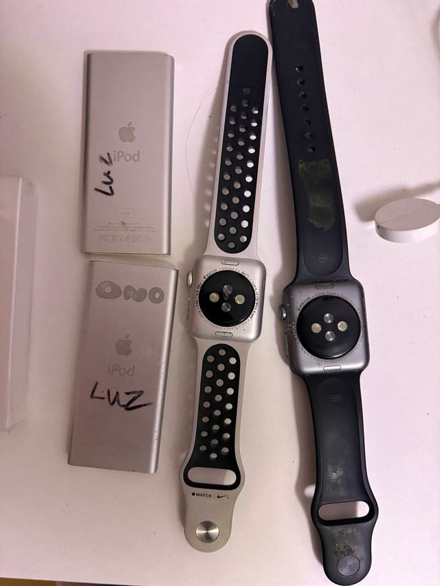 Lote Apple: due iWatch e 2 iPod