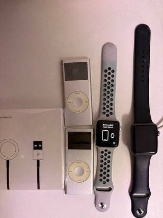 Lote Apple: dos iWatch y 2 iPods