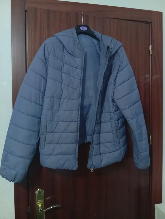 Chaqueta azul acolchada con capucha Talla XL