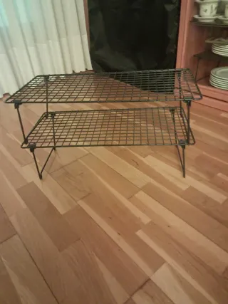 Zapatero a doppia altezza o scaffali per altezza doppia.