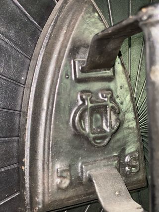 3 PLANCHAS Y 1 BASE DE PLANCHAS ANTIGUAS DE HIERRO