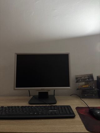 Ordenador de mesa + Monitor Acer, Mouse y Teclado.