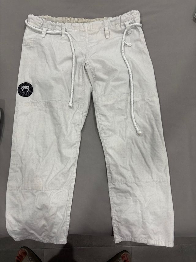 Kimono marca Venum blanco