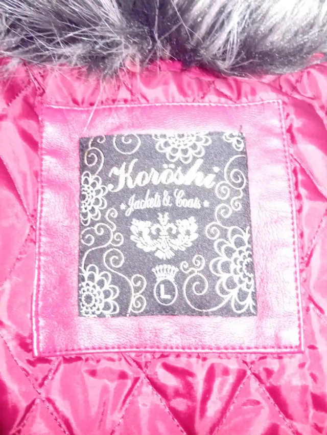 Chaqueta roja estilo motero