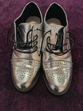 Zapatos plateados mujer de cuero