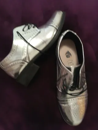 Zapatos plateados mujer de cuero