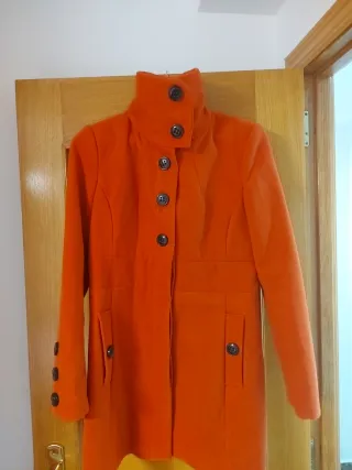 Abrigo Stradivarius Naranja Talla L