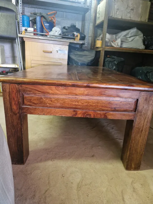 Mesa de madera rústica