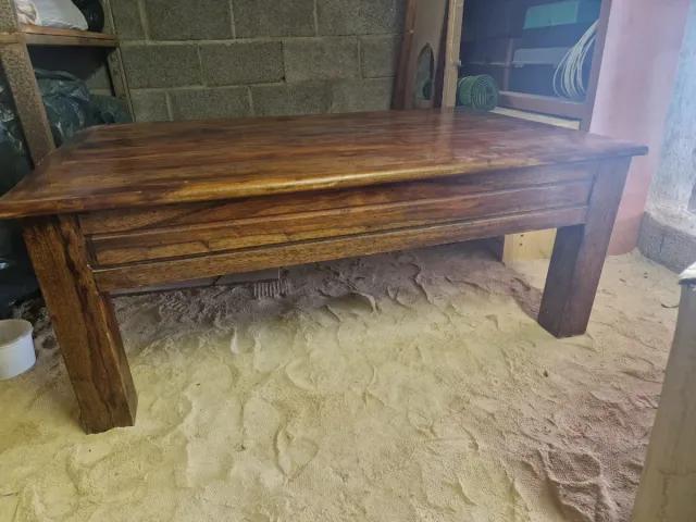 Mesa de madera rústica