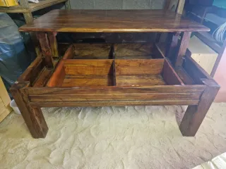 Mesa de madera rústica