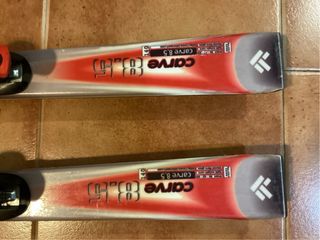 Esquís infantiles de 140 cm de largo. Carve 8,5.