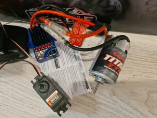 Emisora y electrónica TRX4