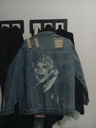 Chaqueta vaquera desgastada