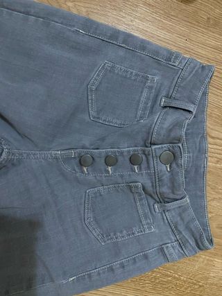 Pantalones grises campana