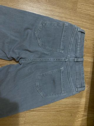 Pantalones grises campana