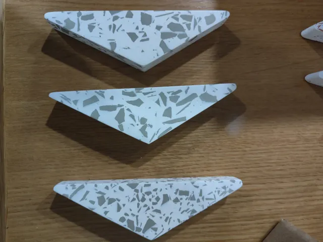 Suportes de Roupas Balma Pedra e Madeira