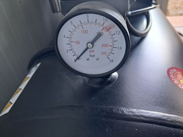 Compresor Aire CEVIK 7.5cv 500L. 11 kg presión