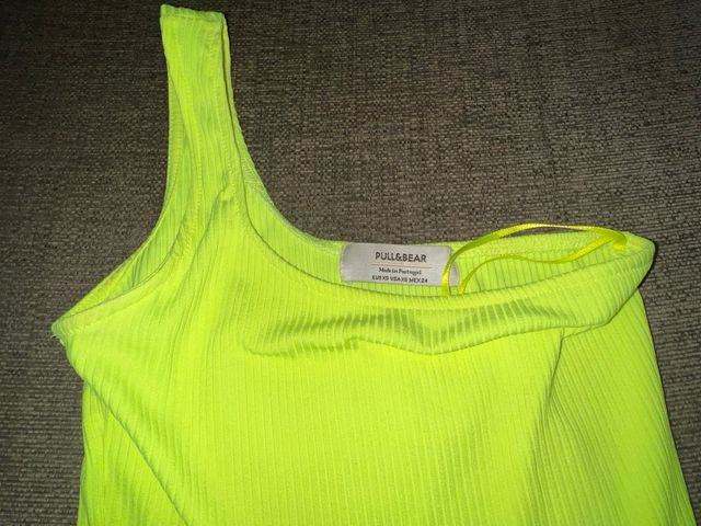 Camiseta tirante amarillo neón