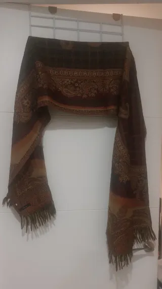 Pañuelo estampado marrón y beige