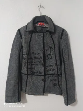 Americana Derhy gris y negra