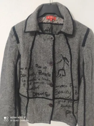 Americana Derhy gris y negra