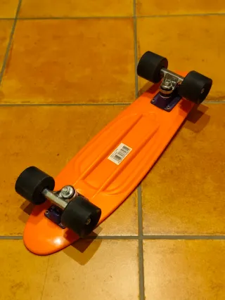 Monopatín naranja infantil