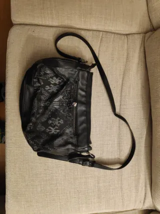 Bolso Desigual Negro con Detalles Rojos