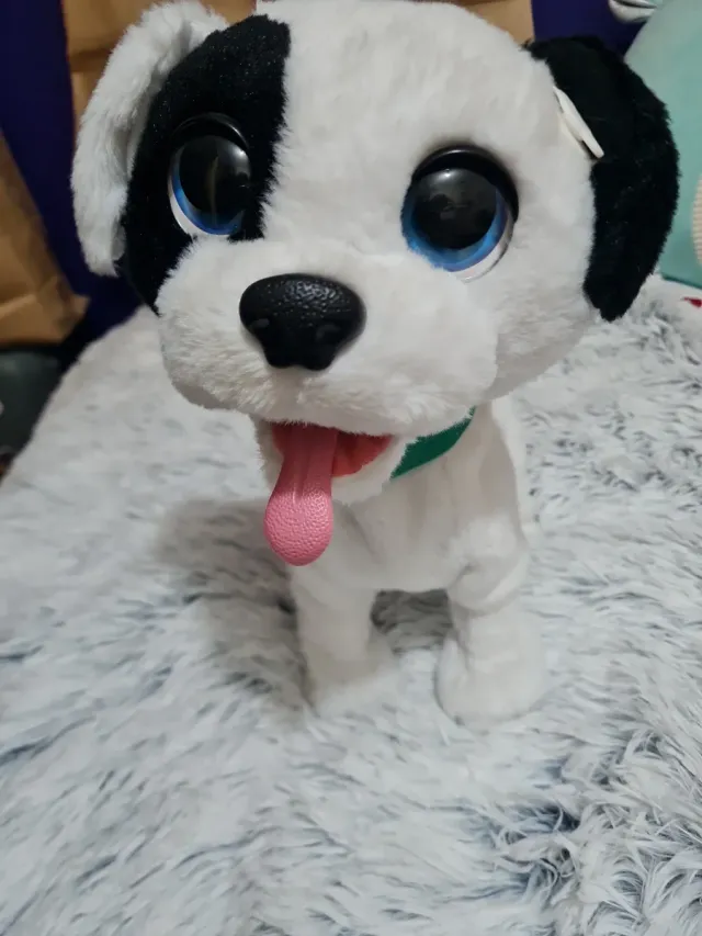 Perro de juguete que ladra y lame