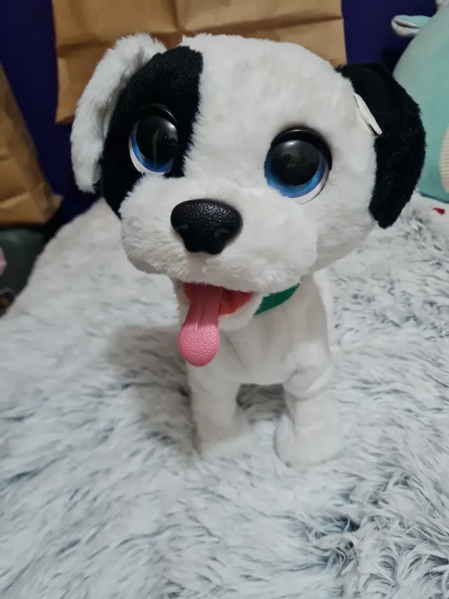 Perro de juguete que ladra y lame