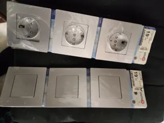 Pack 3 Enchufes y 3 Interruptores Aluminio Lexman