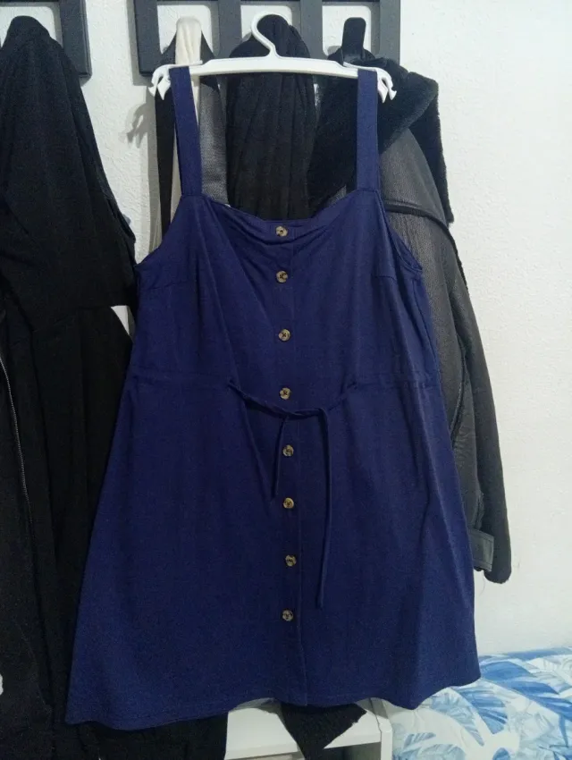 Vestido azul con botones