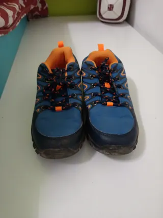 Botas de montaña niño azul y naranja