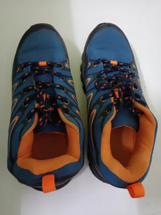 Botas de montaña niño azul y naranja