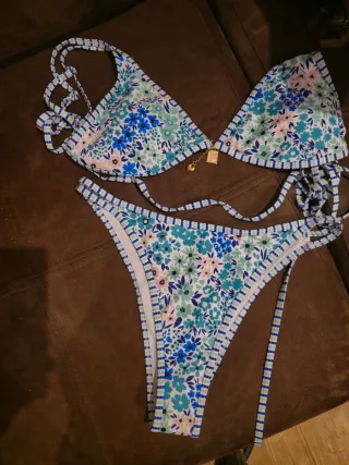 Bikini floral azul y rosa